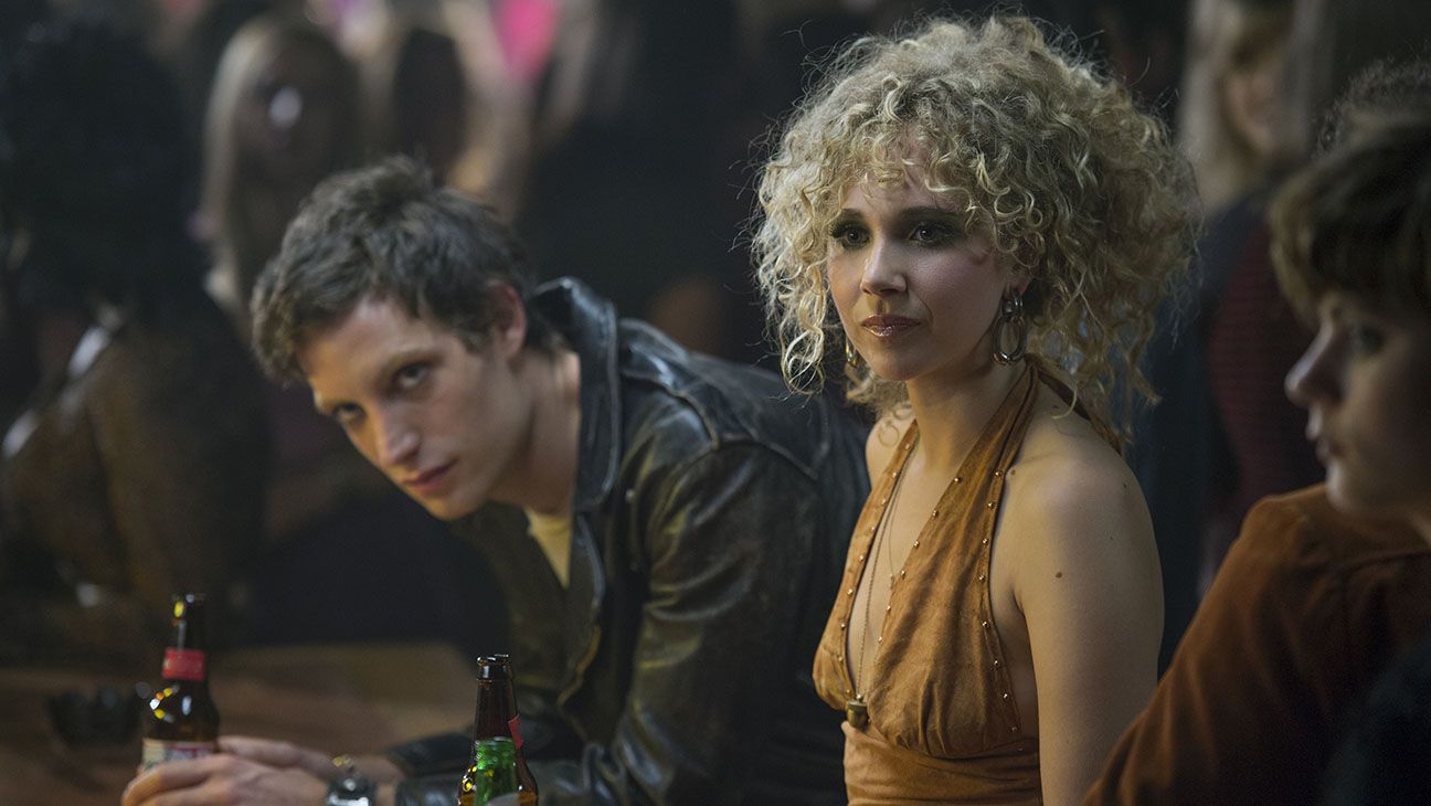 Juno Temple at the bar in Vinyl