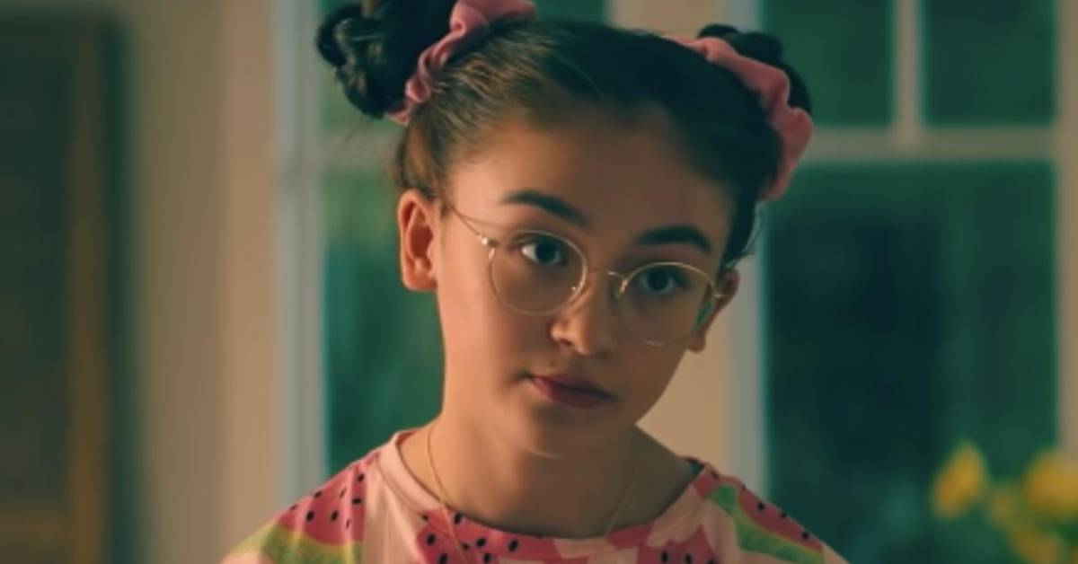 Qora paypoqda jinsiy aloqa anjelica Uxlab yotgan ayolni bogālab, dugonalariga berdi.