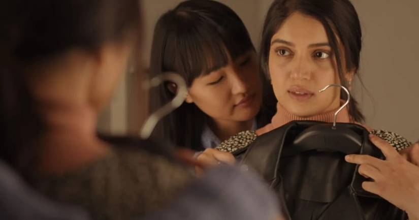 Дилдо бар дәретханадағы лесбиянкалар