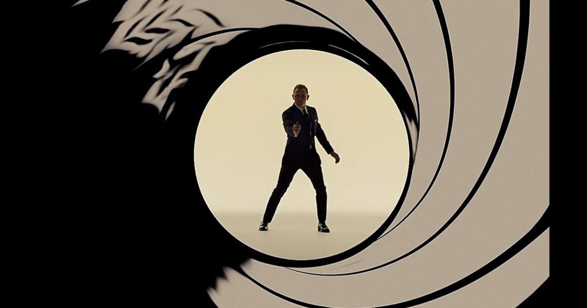 James Bond gun barrel sequence with Daniel Craig