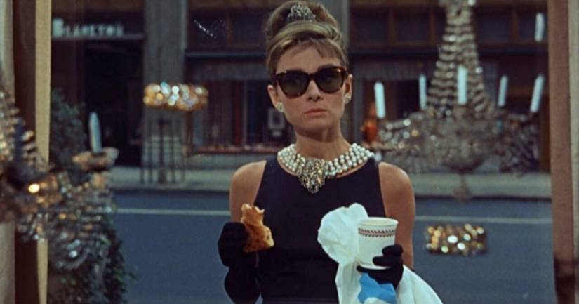 Audrey Hepburn dalam film Breakfast at Tiffany's