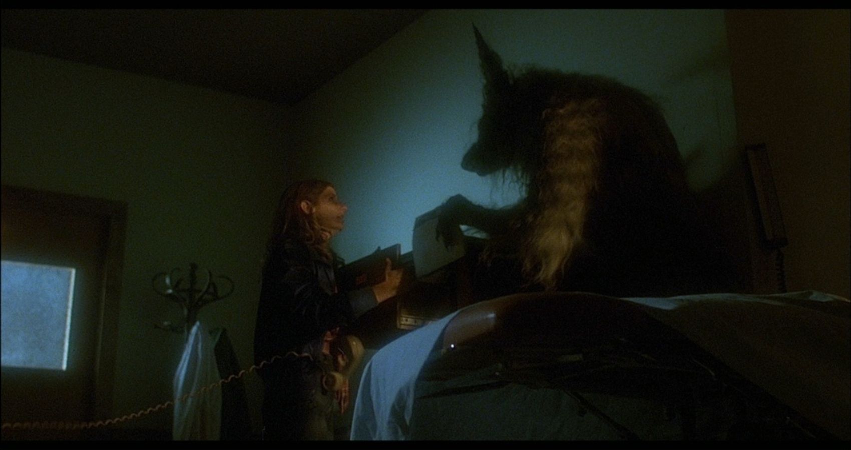 Werewolf transformation - The Howling (1981) 