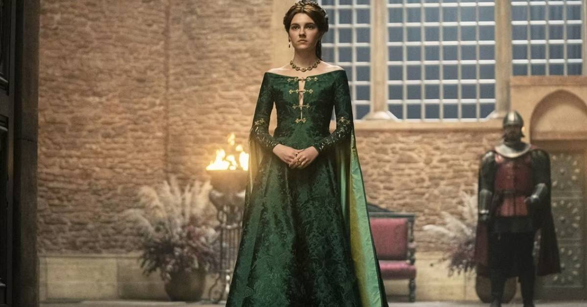 House of the Dragon: Does Queen Alicent Hightower's Green Dress Represent War? House of the Dragon: Does Queen Alicent Hightower's Green Dress Represent War?