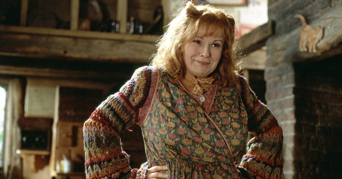 Harry Potter: 10 Times Molly Weasley Proved She Was the Best Mom Harry Potter: 10 Times Molly Weasley Proved She Was the Best Mom
