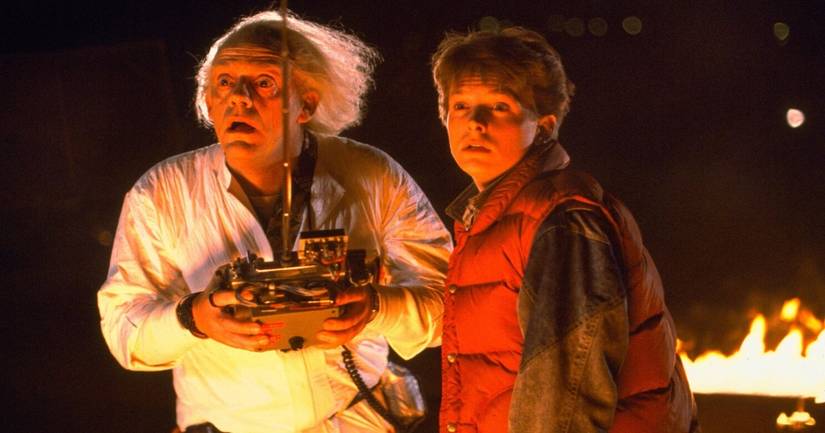 Michael J. Fox dan Christopher Lloyd dalam film Back to the Future.
