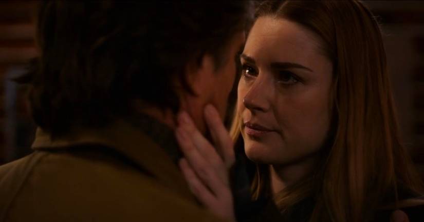 Alexandra Breckenridge and Martin Henderson in Virgin River