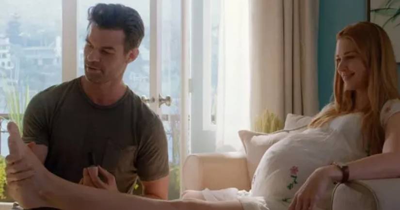 Mark rubs Mel's feet in Virgin River