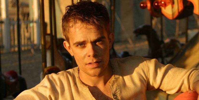 A close-up of Nick Stahl as Ben Hawkins during a sunset in Carnivale