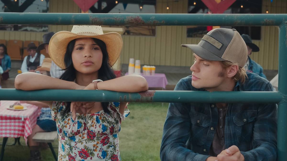 Nikki Rodriguez as Jackie and Noah LaLonde as Cole in My Life With the Walter Boys