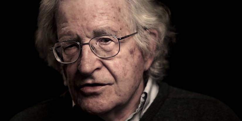 Noam Chomsky looks into the camera in Requiem for the American Dream (2015).