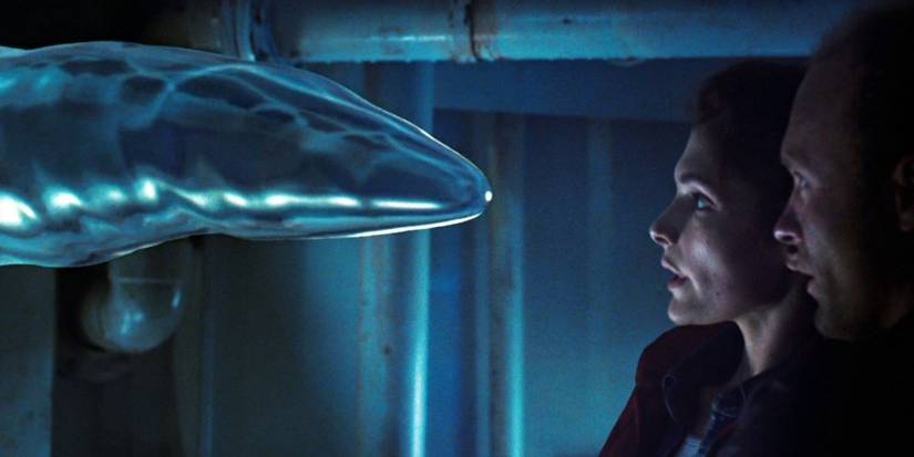 a water creature begins forming in front of Bud and Lindsey in 1989's The Abyss