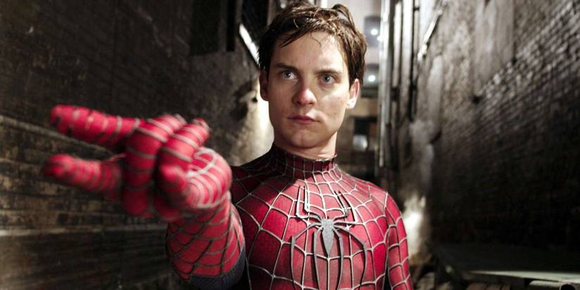 Tobey Maguire as Spider-Man wearing his suit in a New York alley way in Spider-Man