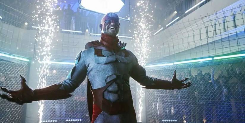 Alan Ritchson como Rapina em Titans