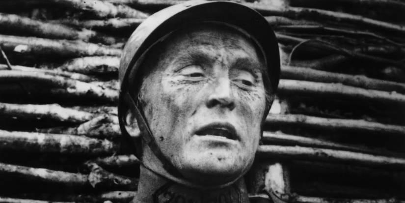 Kirk Douglas as Dax laying against a trench wall in Paths of Glory (1957)