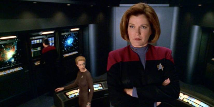 Kate Mulgrew as Captain Janeway and Jeri Ryan as Seven of Nine standing in the Voyager in Star Trek: Voyager episode Night