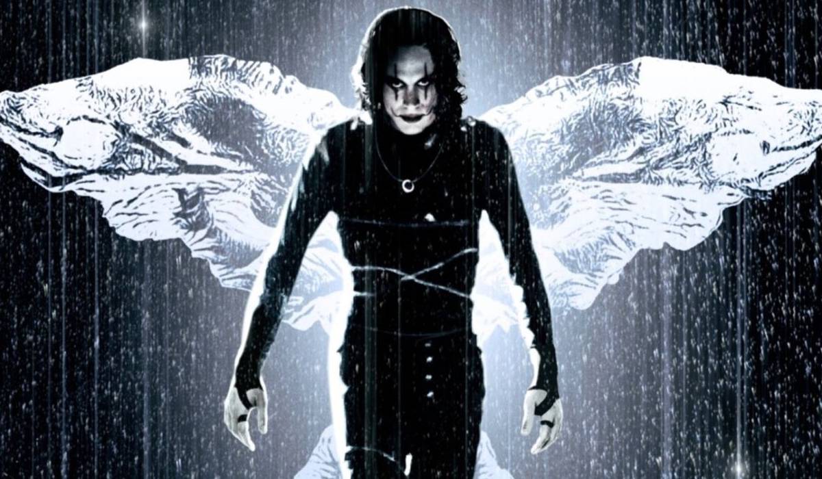 Brandon Lee Died Making The Crow 31 Years Ago and His Family Gave a  Touching Tribute