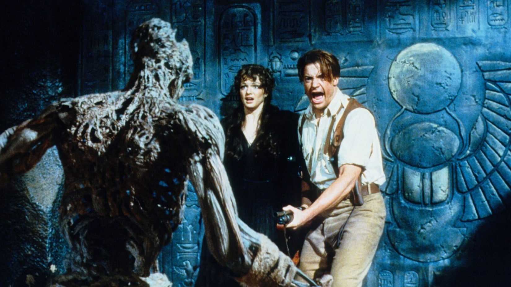 Brendan Fraser and Rachel Weisz being attacked by a mummy in The Mummy