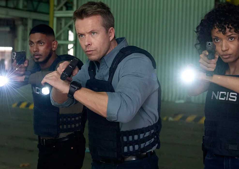 Dempsey and Mackey aim guns in NCIS: Sydney