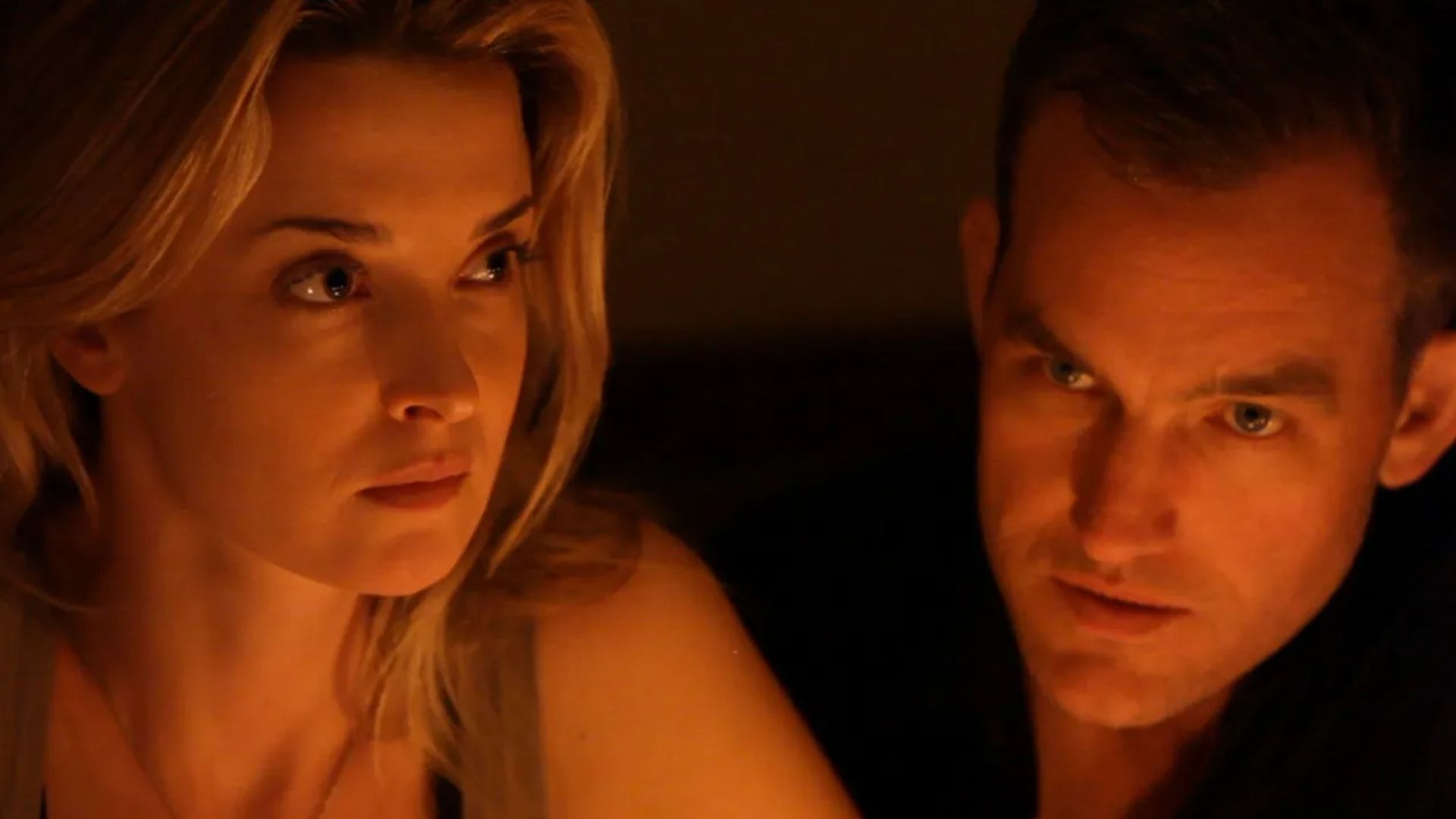 Mulher com poderes em um cenário desértico em Fast Color.