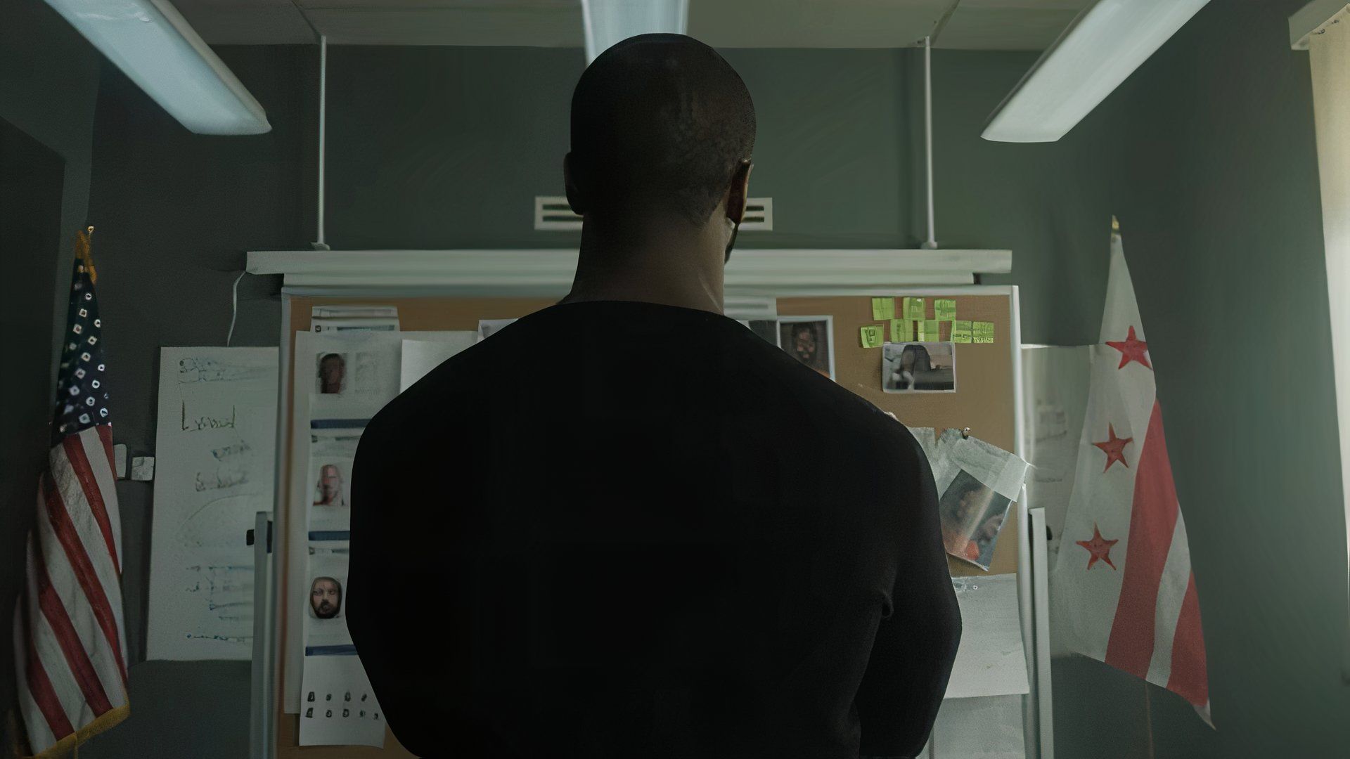 Amazon Reveals First Look at Aldis Hodge as Detective Alex Cross in ...