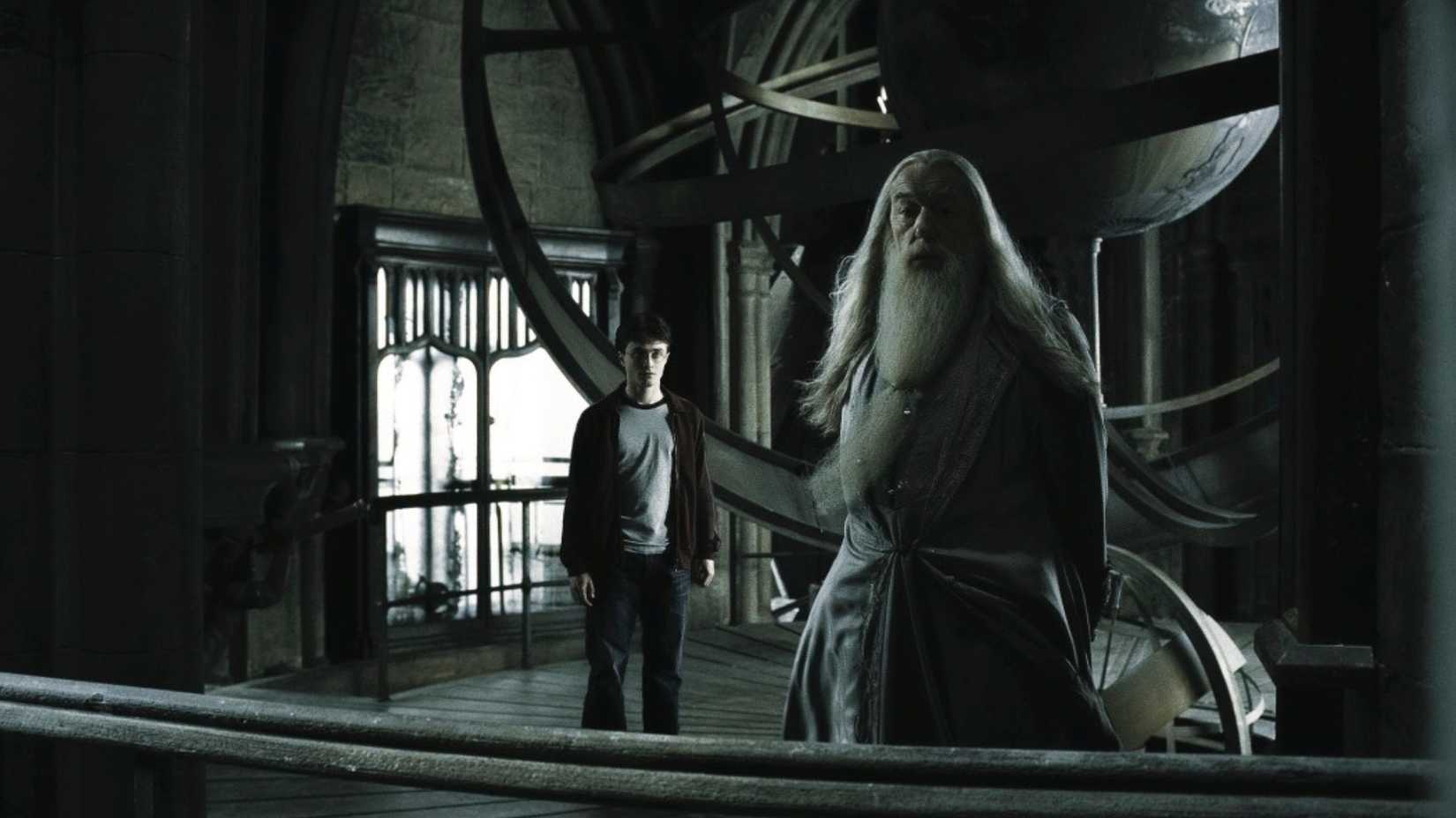 Harry and Dumbledore in the Astronomy Tower in Half-Blood Prince (1)
