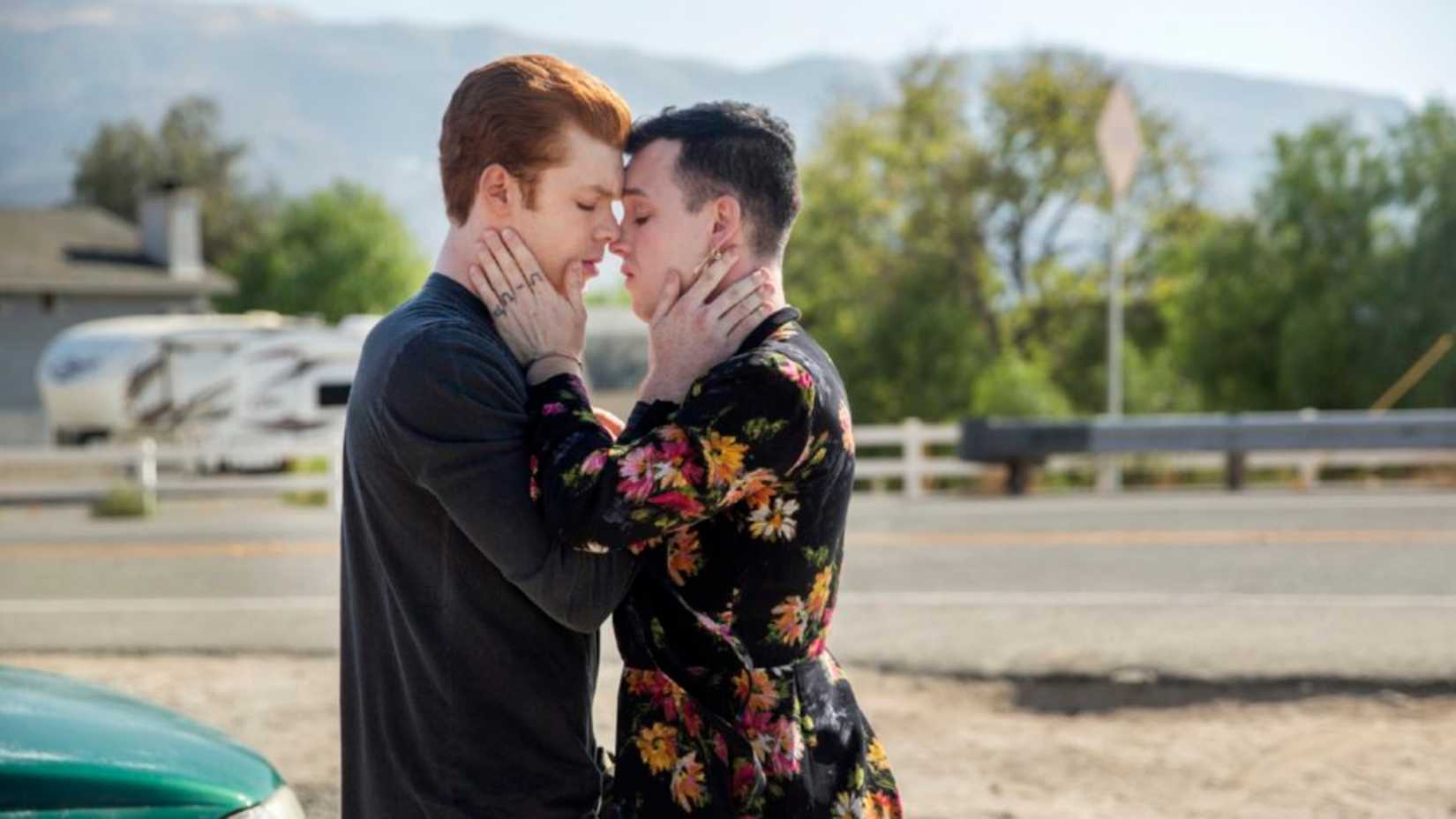 Ian & Mickey share a kiss on Shameless