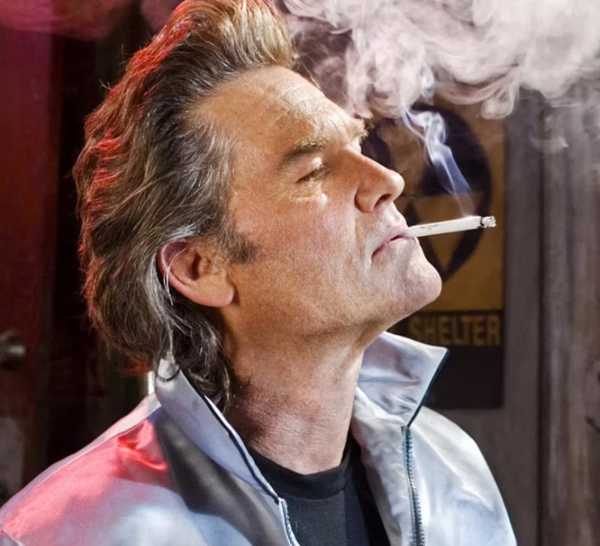 does kurt russell smoke cigarettes authentic signed celebrity 8x10 photo W/Certificate Autographed (B0249) Top 10 Kurt Russell Performances