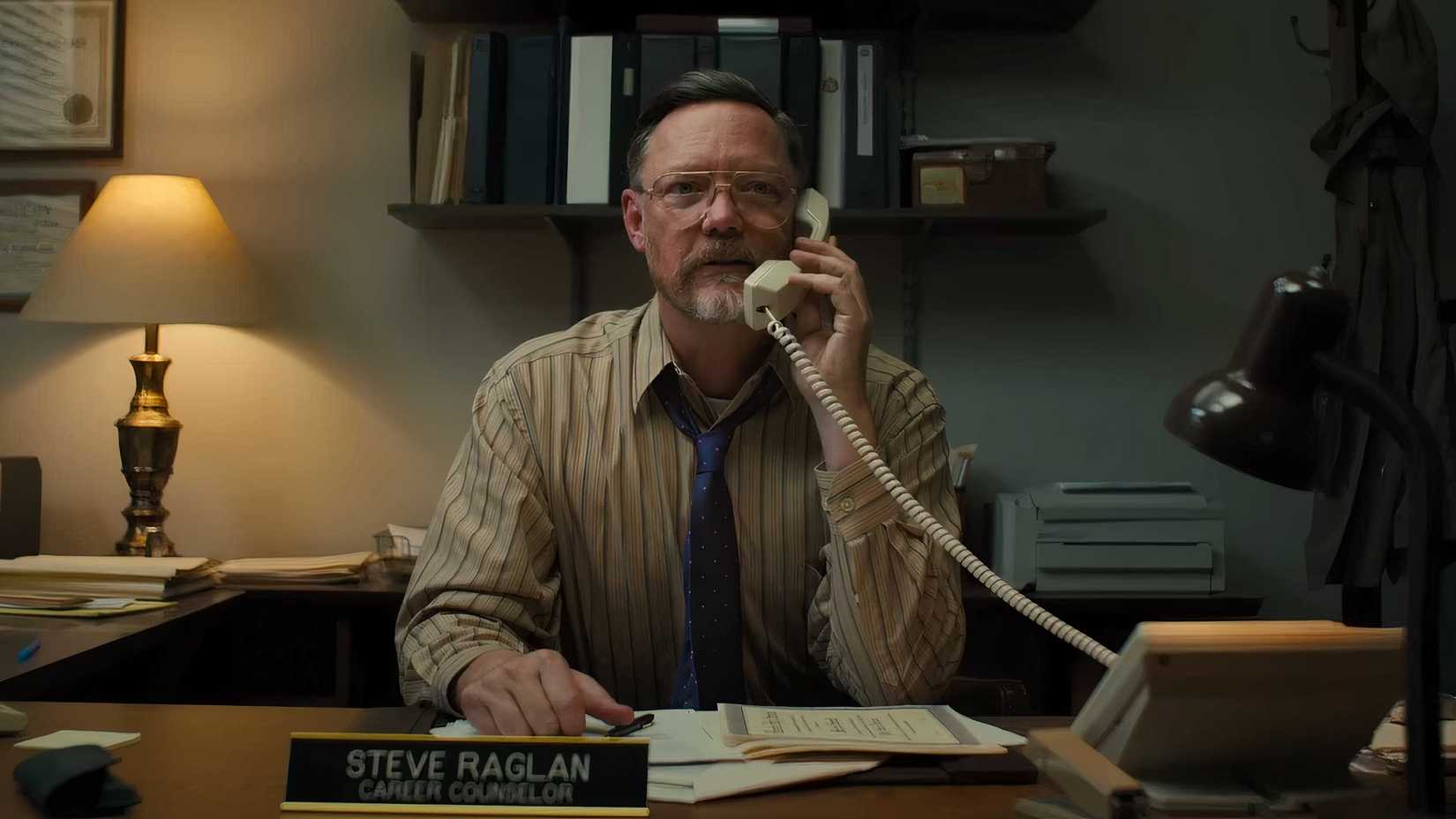 Matthew Lillard plays Steve, and is shown speaking on the phone in the movie Five Nights at Freddy's