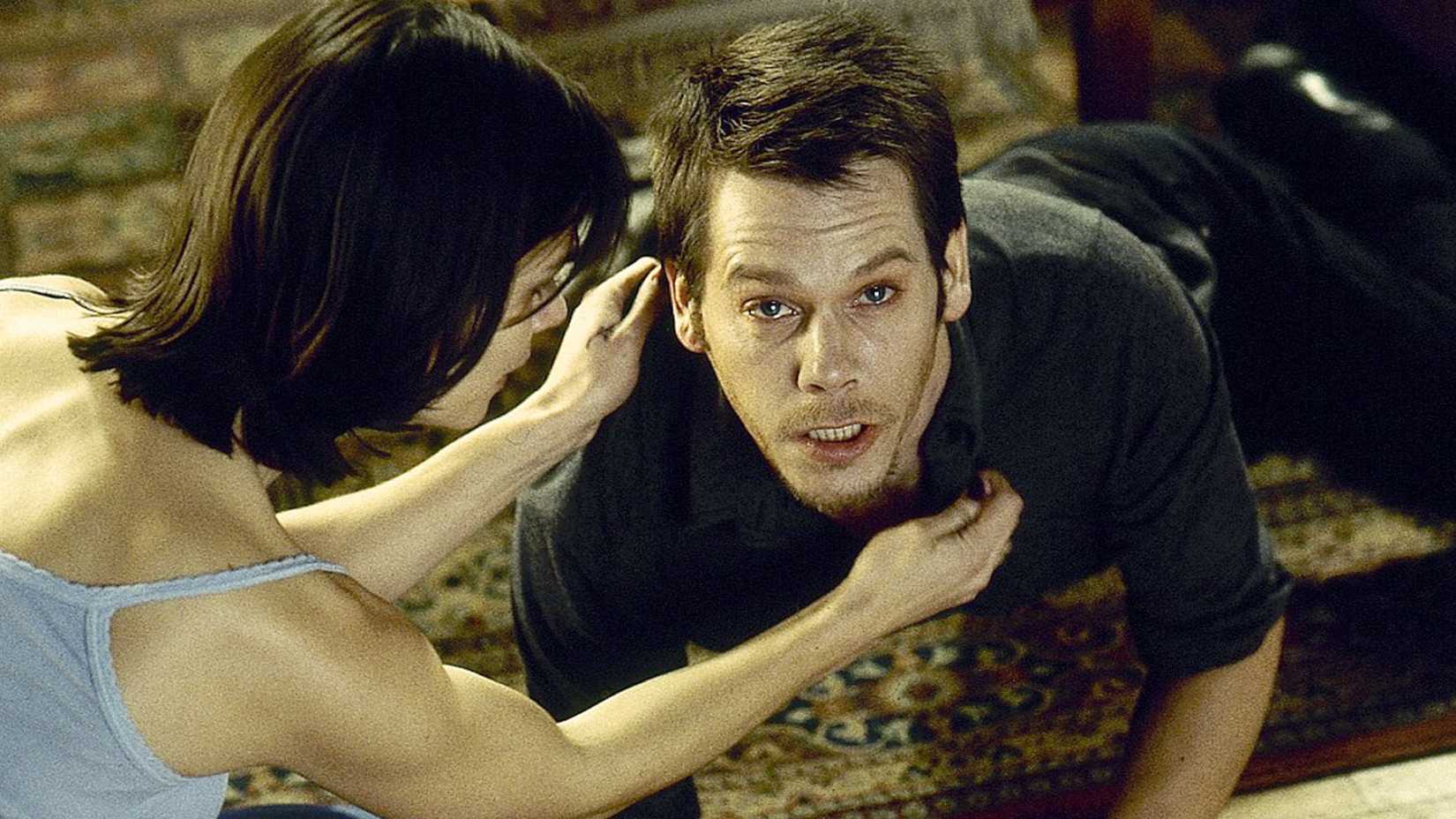 kevin bacon looks terrified while a woman comforts him in the film stir of echoes