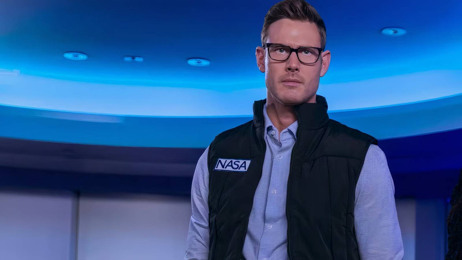 Tom Hopper Land Rover The Terminal List Prequel Series Star Tom Hopper on the Show's ...