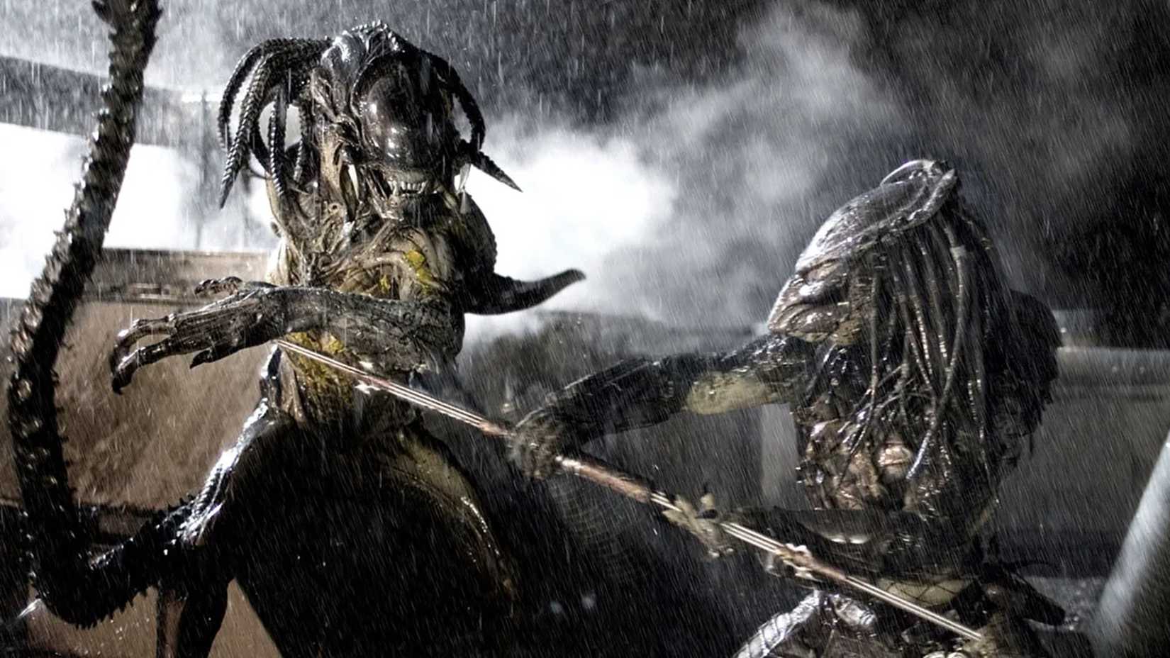Predator fighting the Predalien in AVP: Requiem