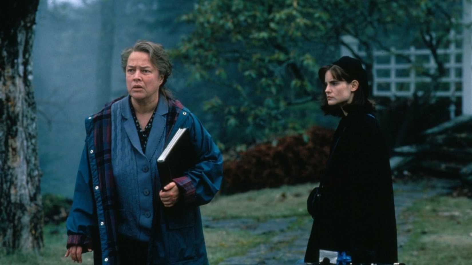 kathy bates and jennifer jason leigh in the film dolores claiborne
