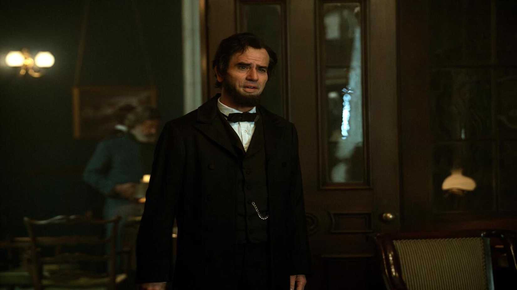 Hamish Linklater as Abraham Lincoln in Manhunt (2024)