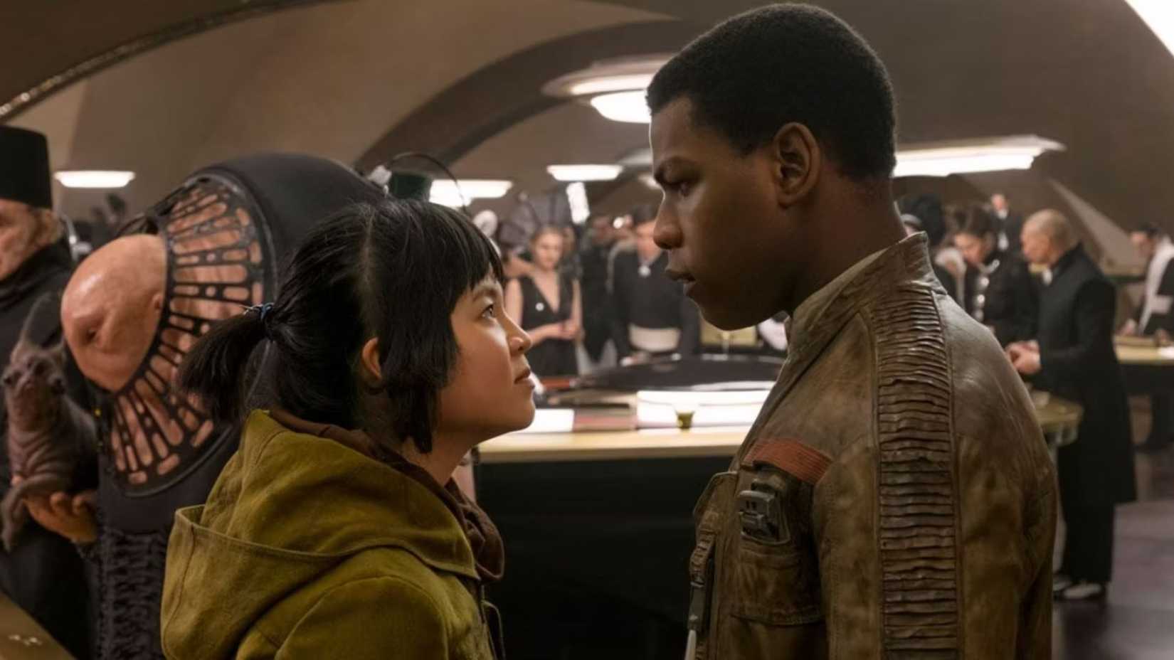 Rose and Finn in the Last Jedi at a rebel base