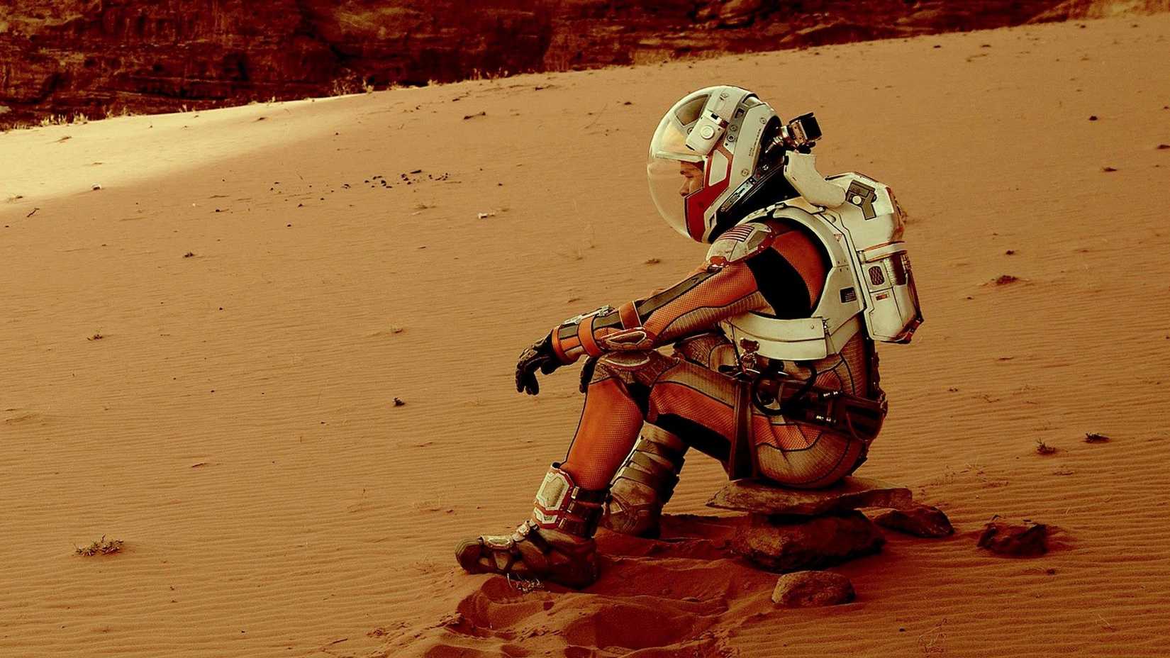 Alone on Mars in The Martian-1