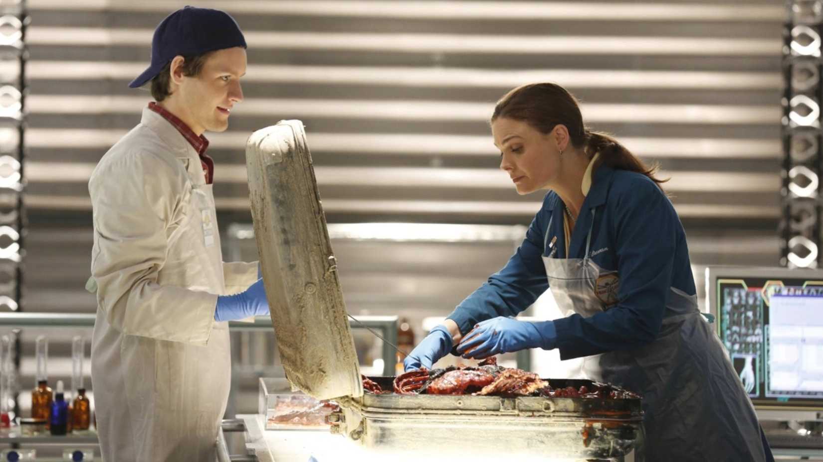Luke Kleintank and Emily Deschanel as Finn Abernathy and Temperance Brennan on Bones