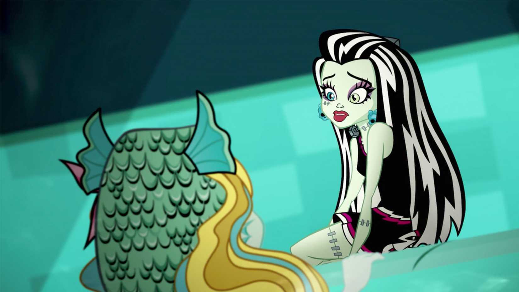 Frankie Stein talking to a mermaid in Monster High New Ghoul School (2010)