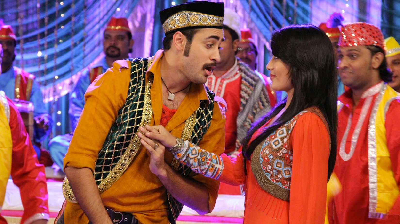 Man singing to woman in Once Upon a Time in Mumbai Dobaara! (2013)