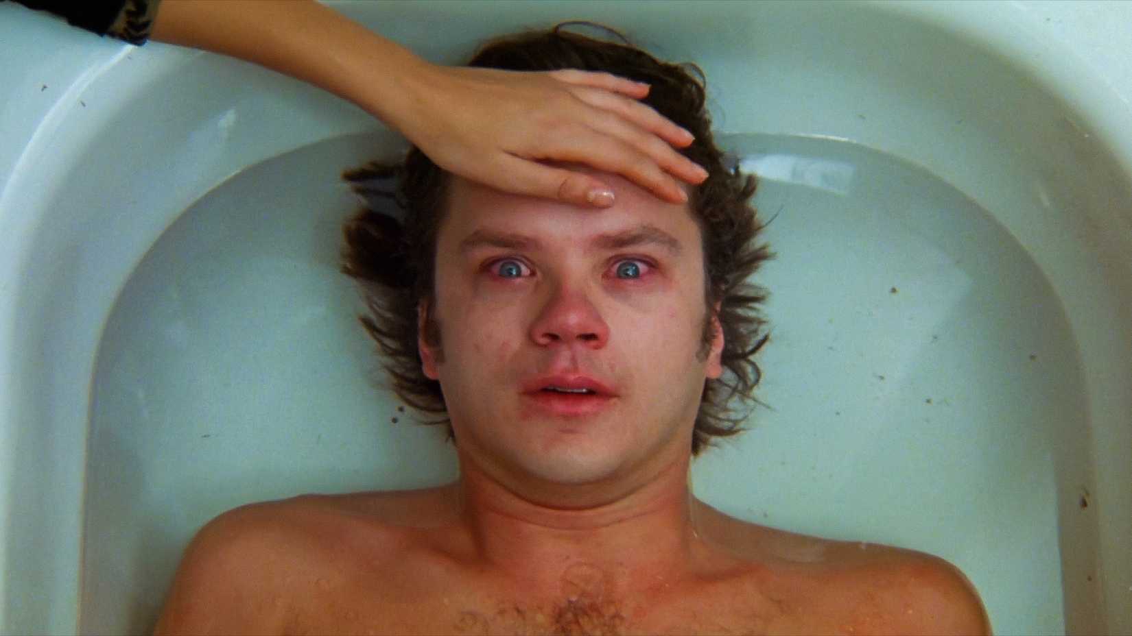 tim robbins looks scared while in a bathtub in the film jacob's ladder