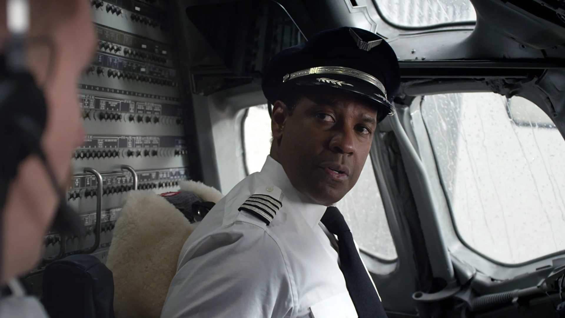 Flight Streaming The Denzel Washington Action-Thriller Flight Is Now Streaming on Paramount+