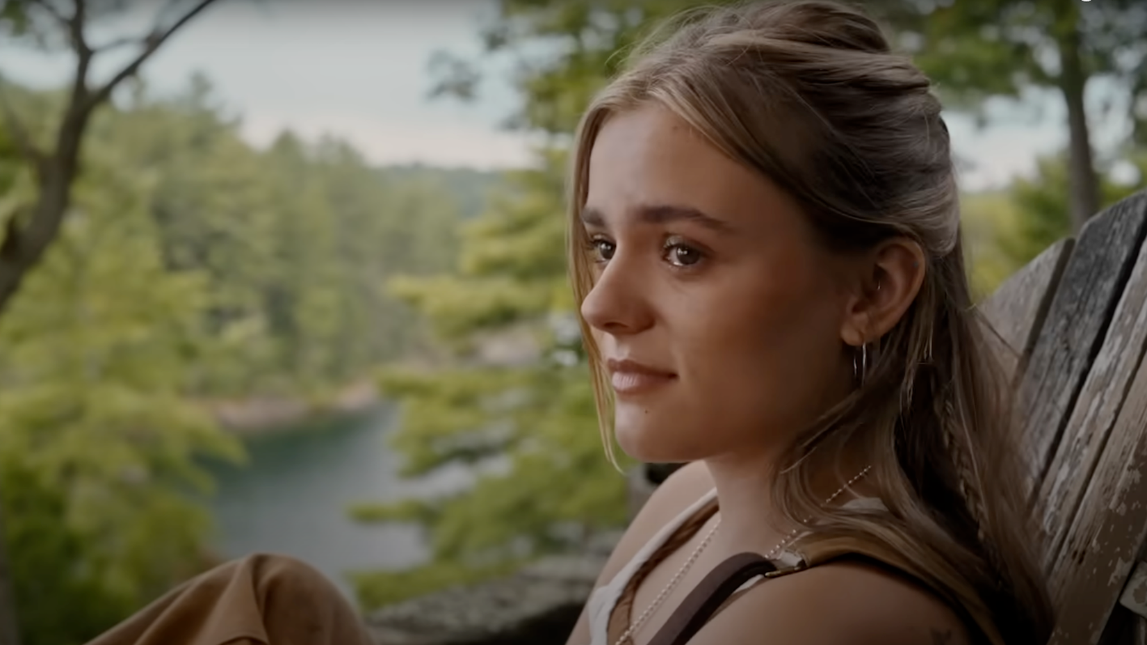 Maisy Stella as Elliott