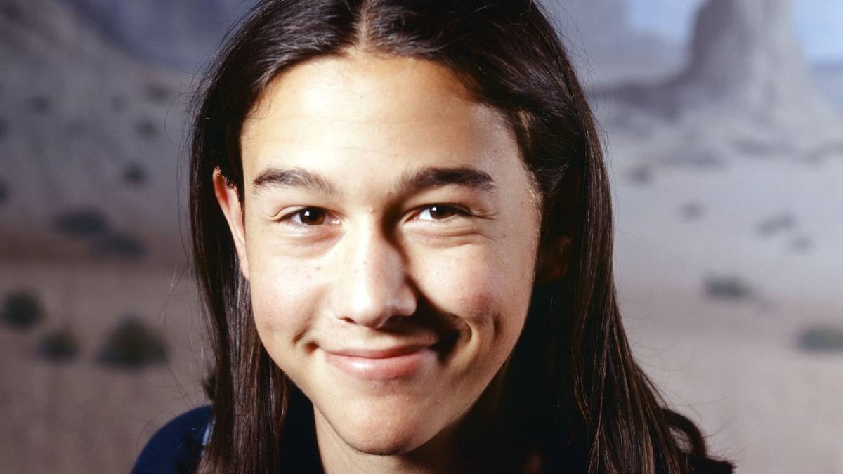Gordon Rocks Actor 15 Famous Actors Who Started in '90s TV Shows