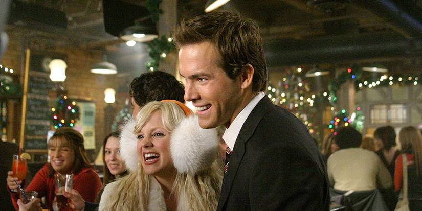 Anna Faris smiles next to a smiling Ryan Reynolds in Jjust Friends
