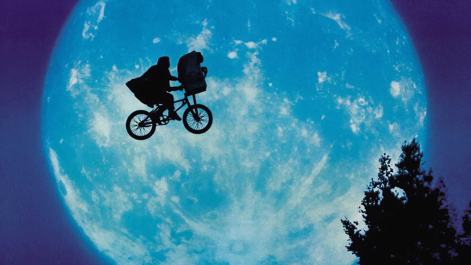 e t the extra terrestrial moon