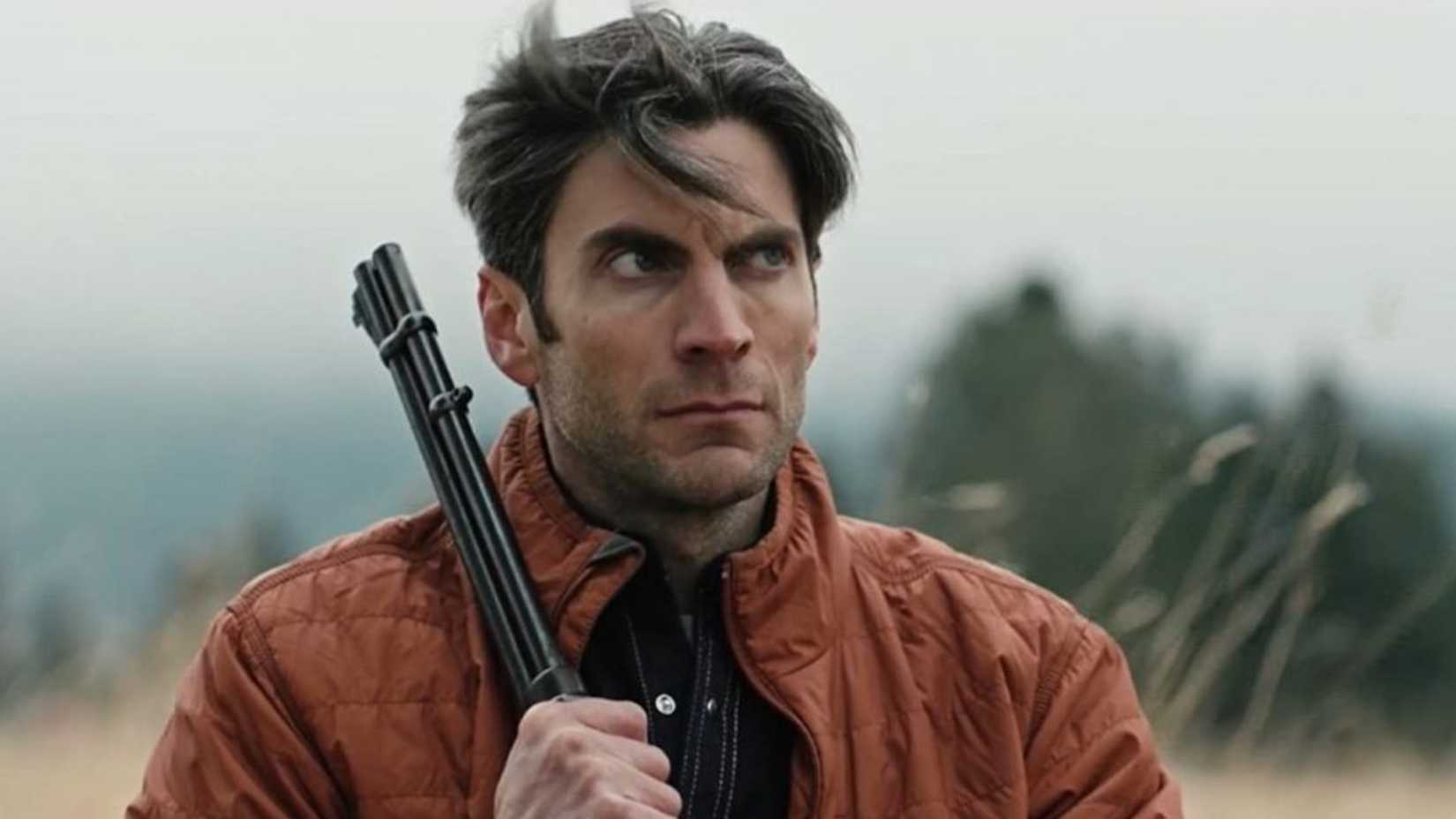 Wes Bentley in Yellowstone holding a rifle