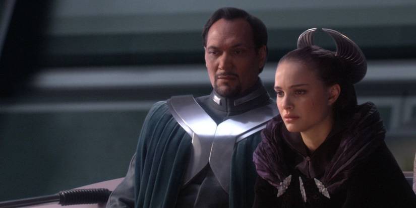 Revenge of the Sith Padme and Bail Organa at a senate council meeting
