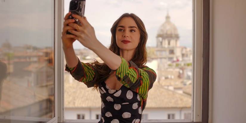 Lily Cooper em cena de Emily in Paris