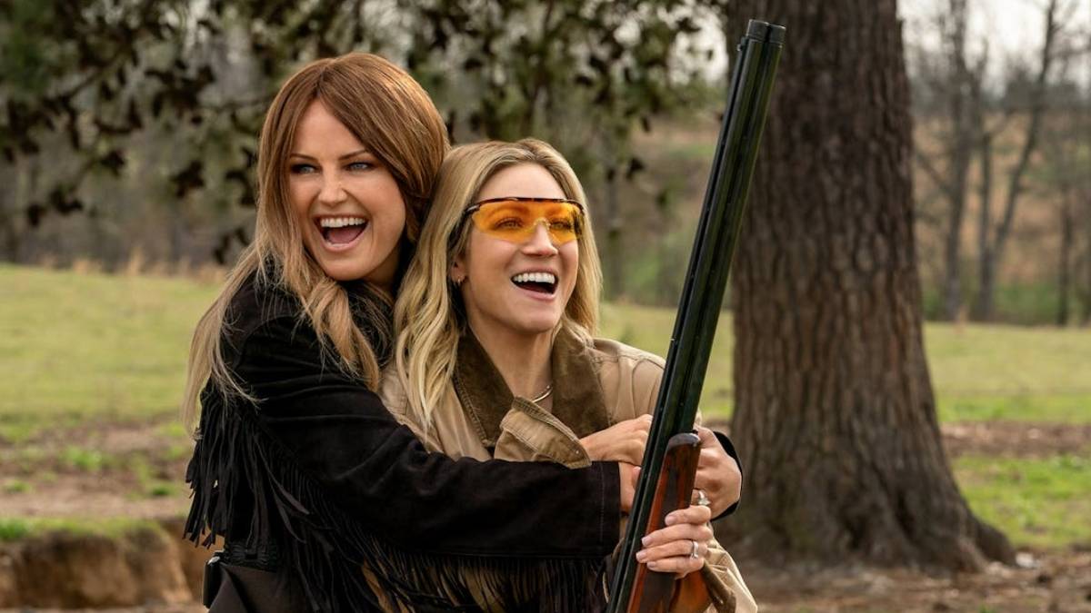 Malin Akerman & Brittany Snow in The Hunting Wives