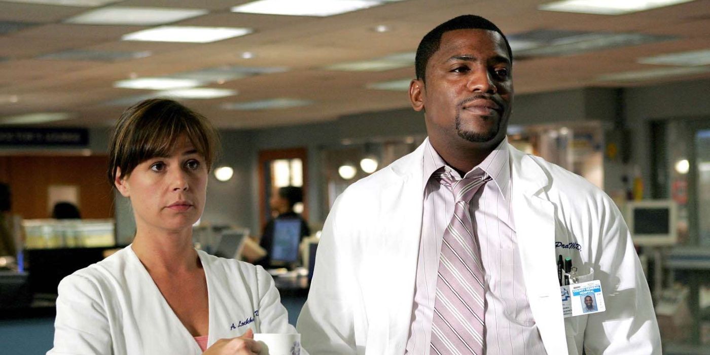 Maura Tierney and Mekhi Phifer stare ahead while working in the hospital on ER