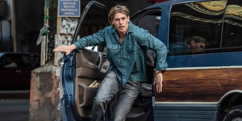 Austin Butler in Caught Stealing run out of a car